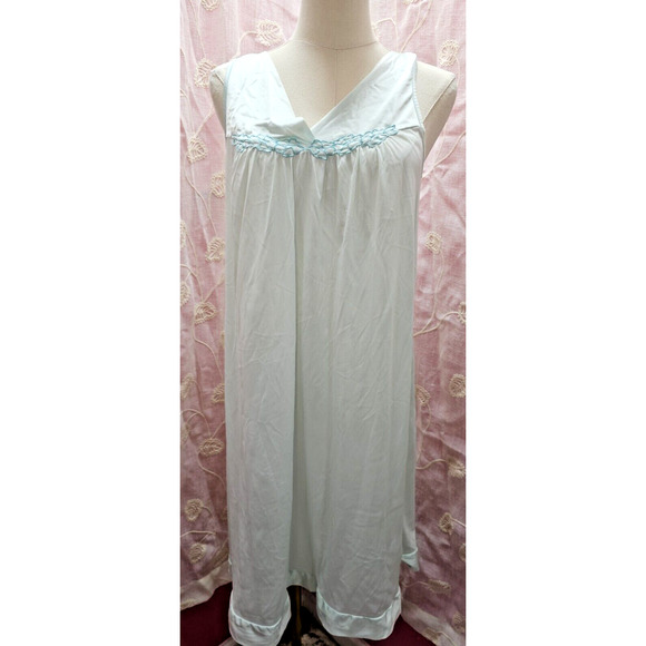 Vtg Vanity Fair Nightgown‎ Pale Blue Sleeveless Nylon Appliques Satin Trim Small - Picture 1 of 3